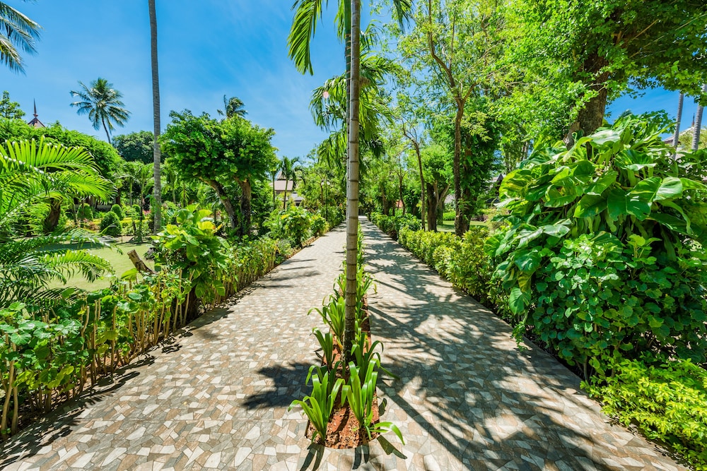 Duangjitt Resort & Spa 81/83