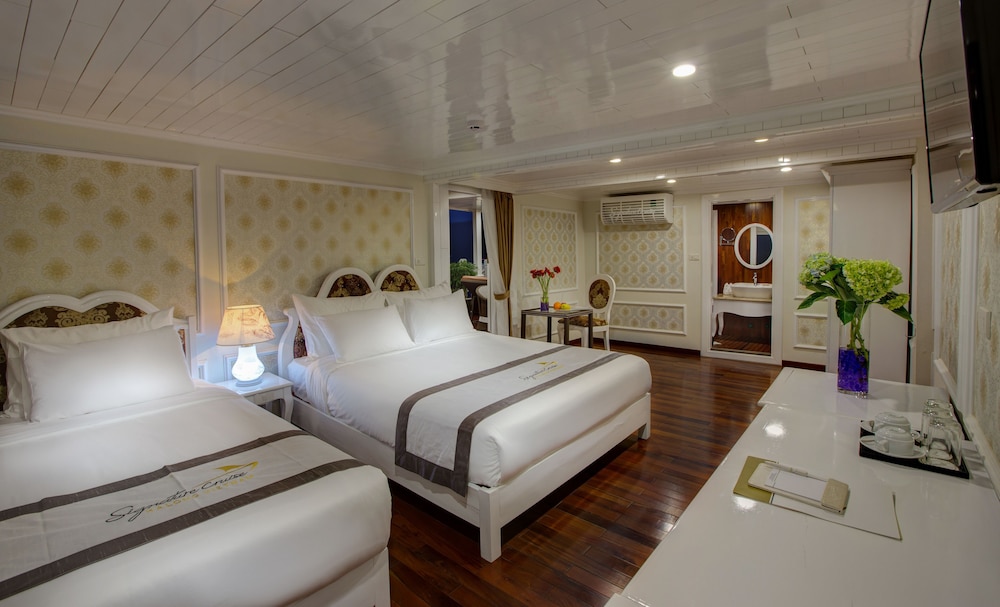 Signature Royal Halong Cruise 11/36