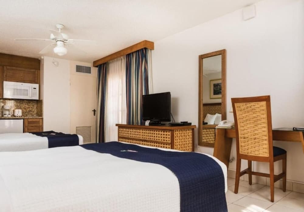 Caribbean Palm Village Resort 25/45