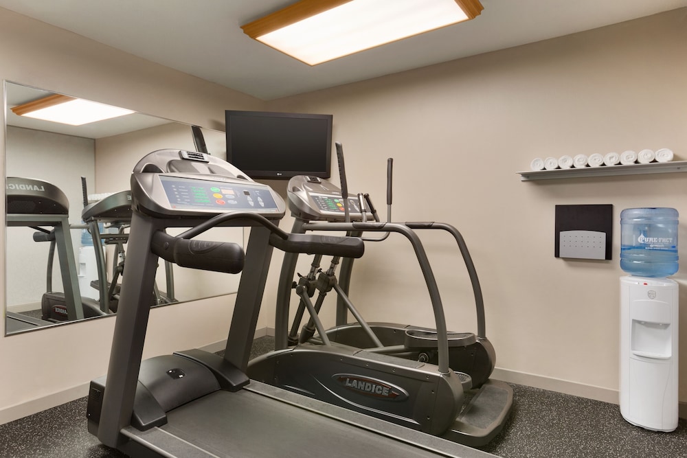 Country Inn and Suites by Radisson, Mishawaka - Southbend 11/24