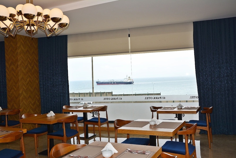 61 Park Hotel 48/51