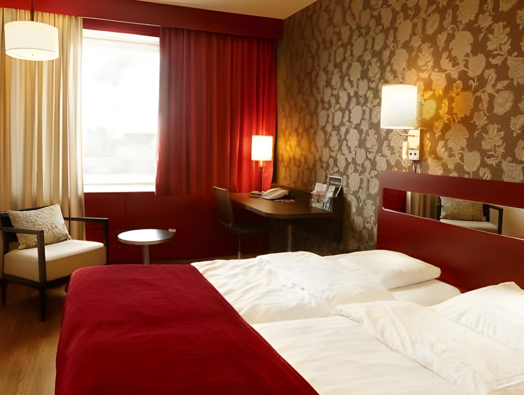 Cabin, 2 Double Beds, No Window