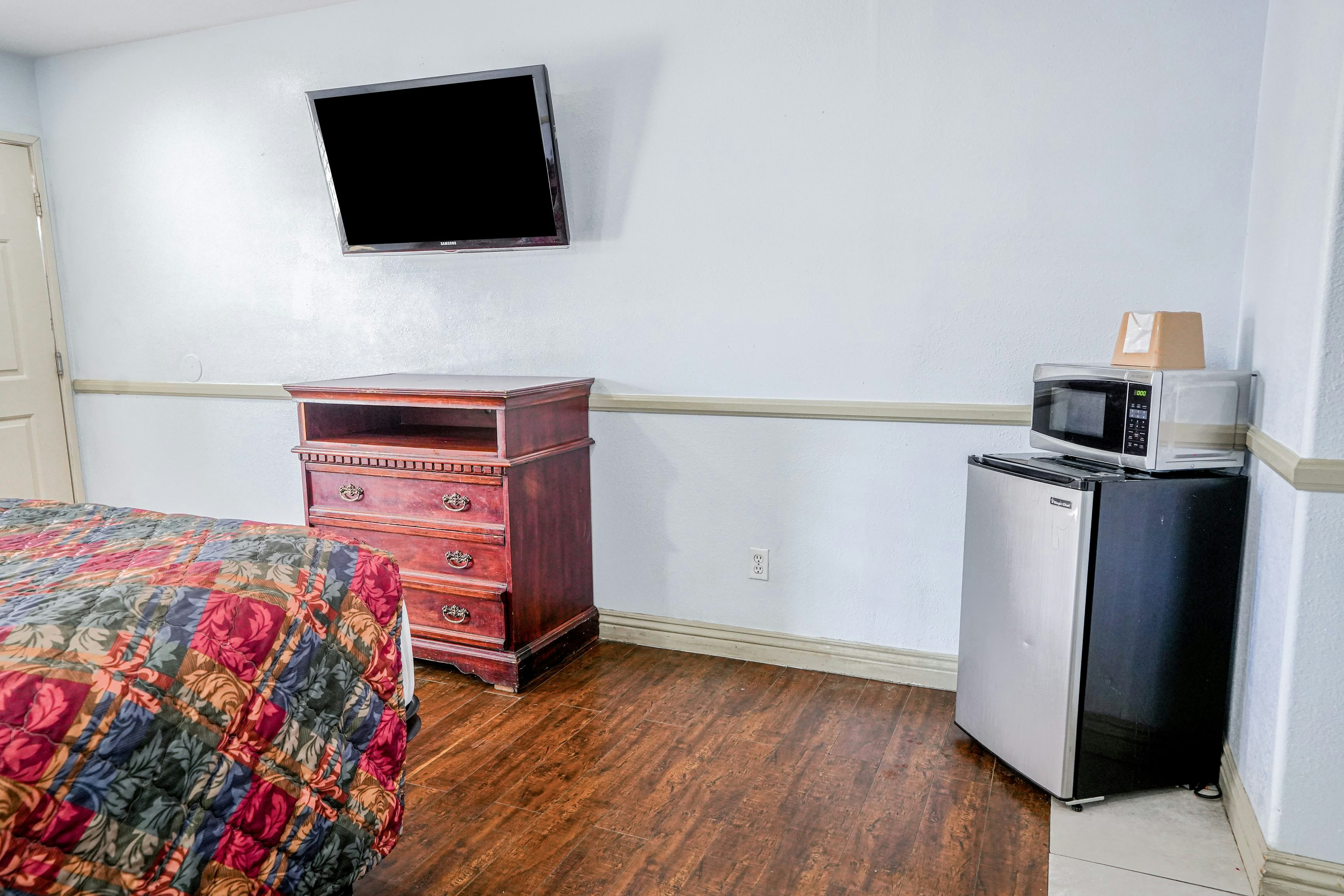 OYO Day And Night Inn 16/27