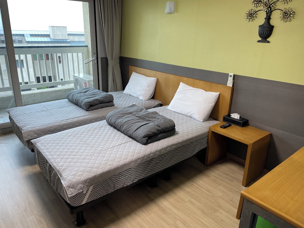 BASIC, DOUBLE OR TWIN BED