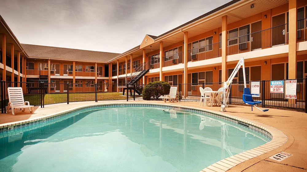 Best Western Red Carpet Inn 4/28