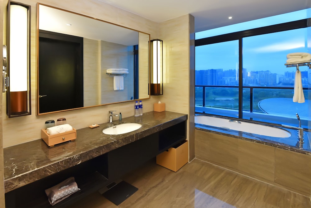 GRAND SKYLIGHT INTERNATIONAL HOTEL HUIZHOU 35/36