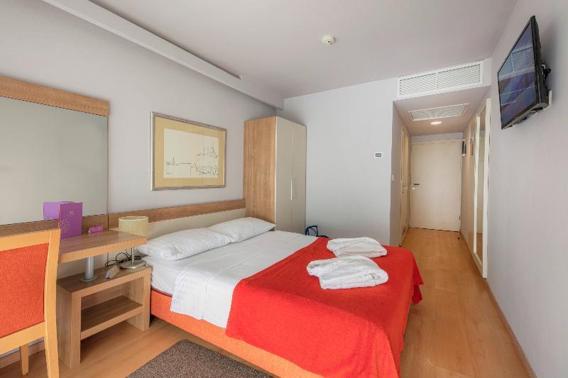 Room, Double Bed, Park Side, Accessible