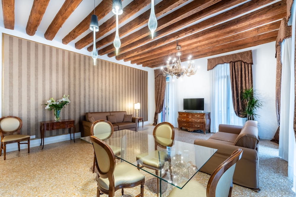 San Teodoro Palace 47/66