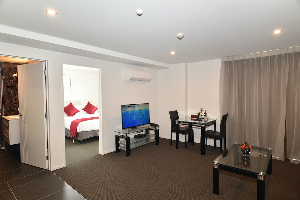 103 Prince of Bealey Motel 27/40