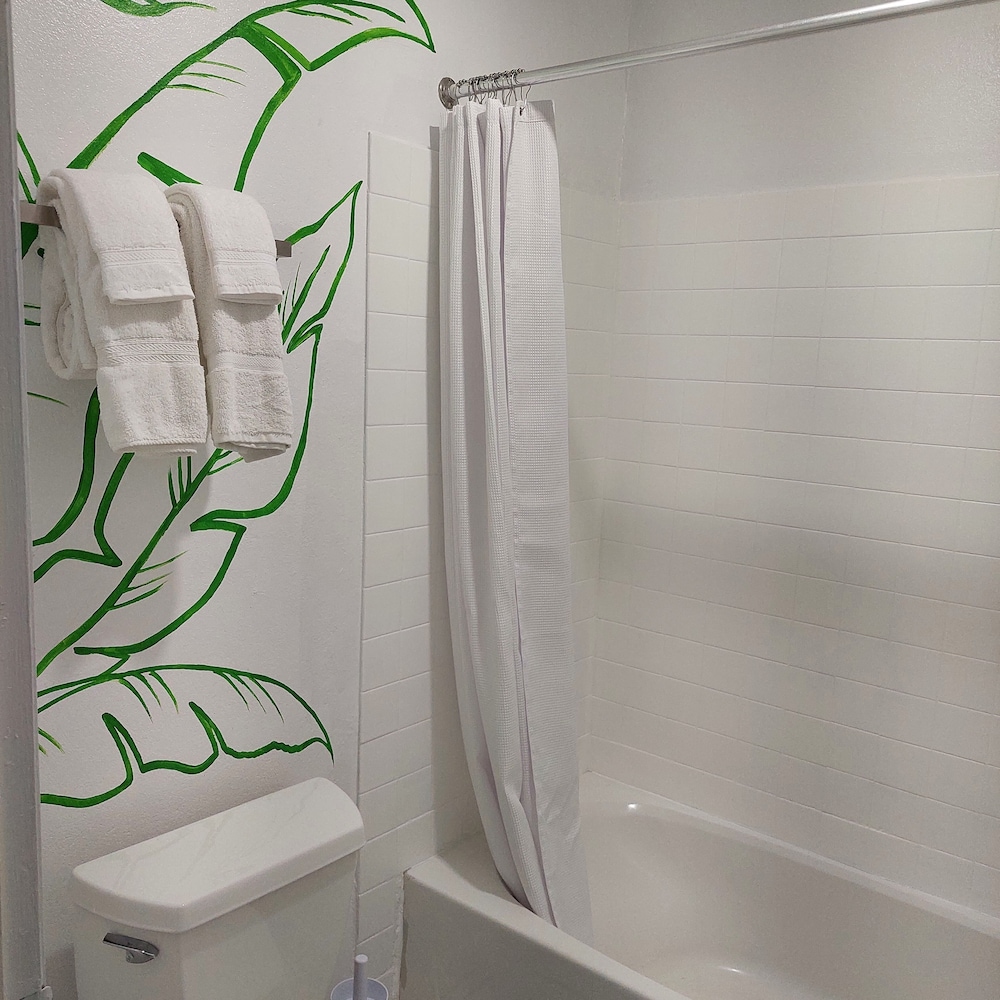 Pelican Beach Hotel 50/50