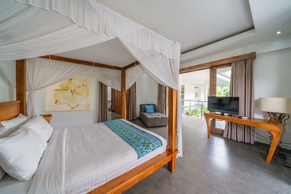 Villa Paloma 12/50
