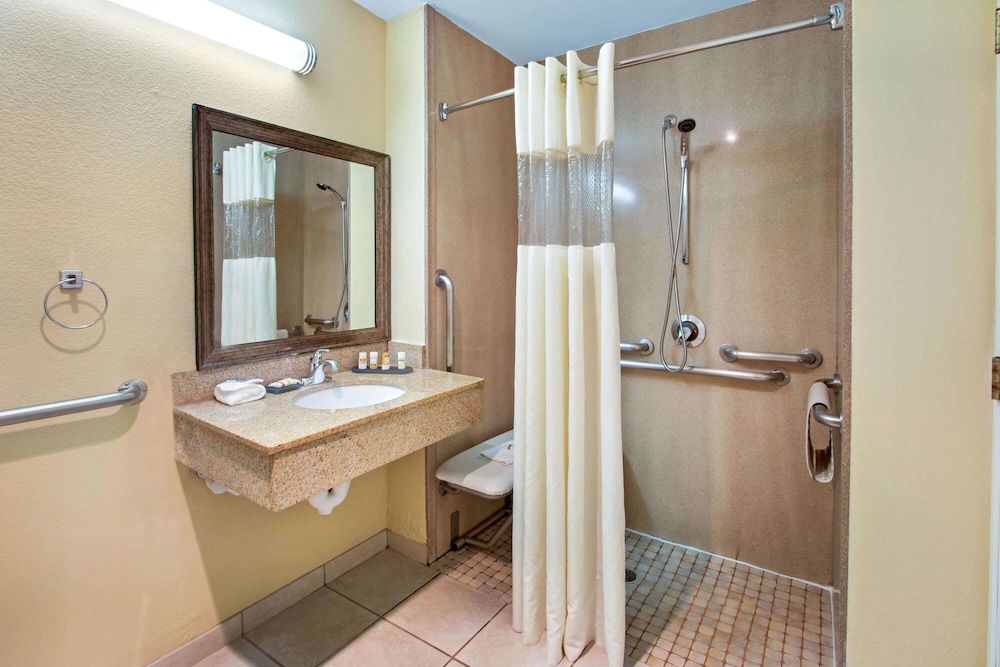 La Quinta Inn & Suites by Wyndham Albuquerque Midtown 14/57