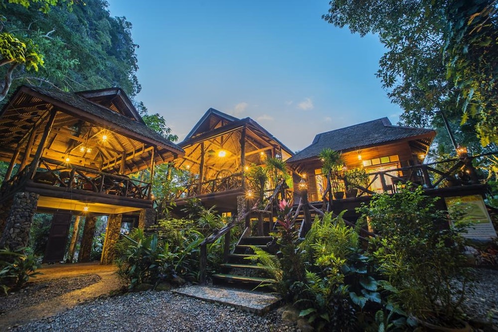 Art's Riverview Lodge 2/51