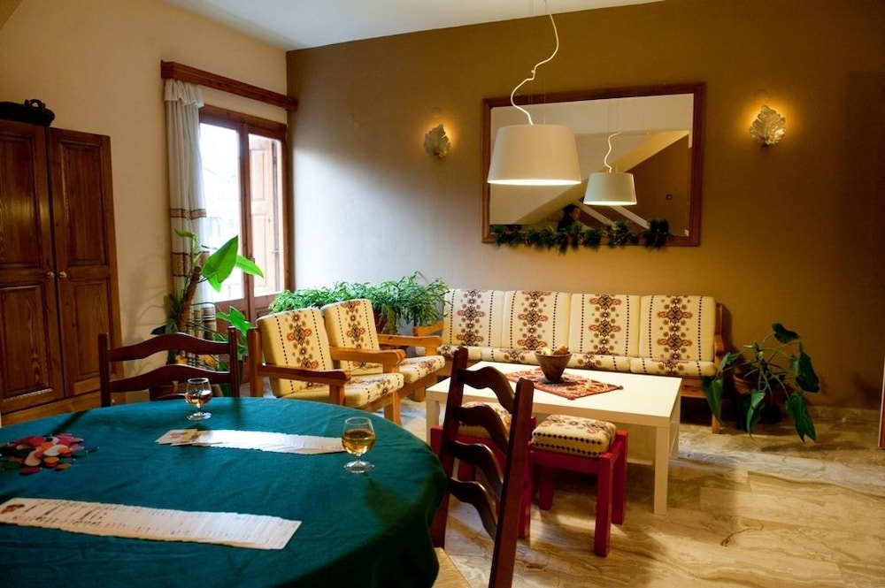 To Balcony Tis Agorianis 35/50