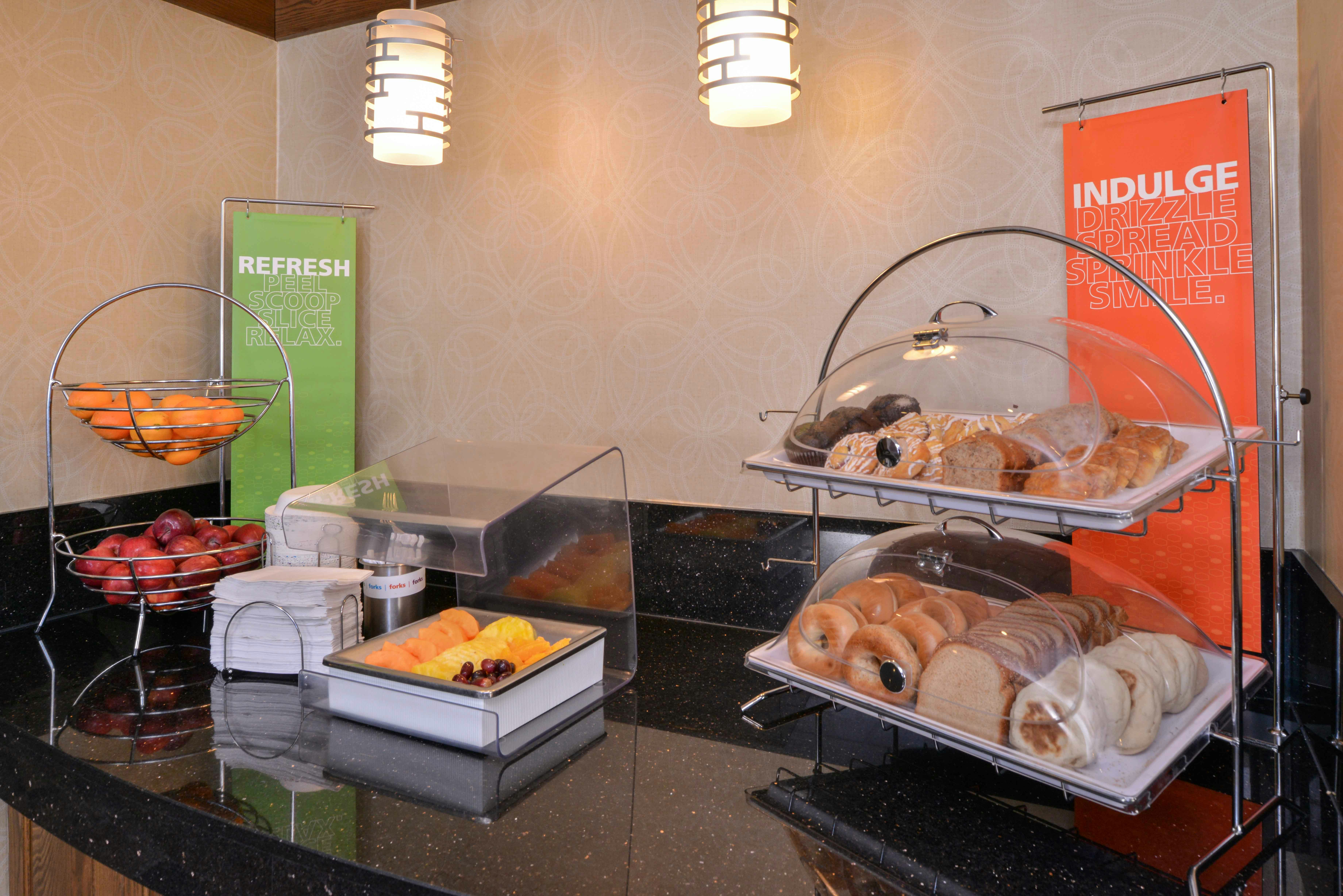Hampton Inn Suites Carson City 24/56