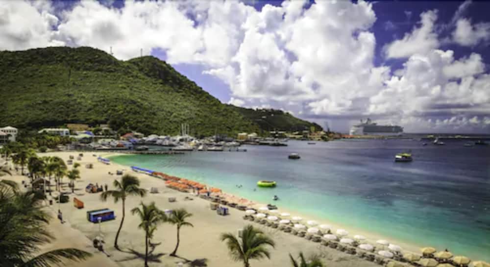 Horizon View Beach Hotel 33/46