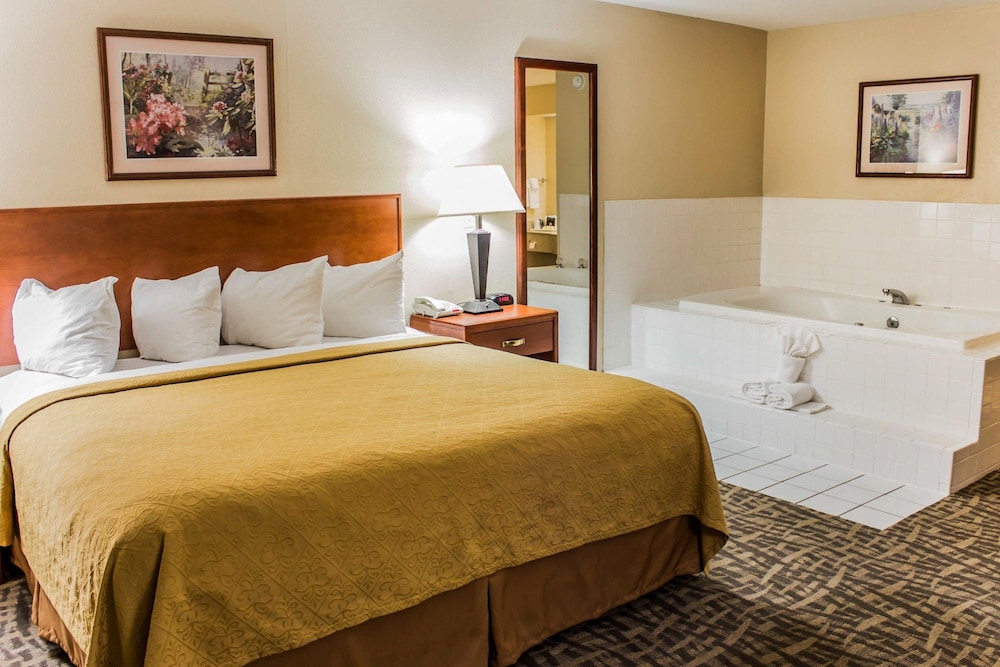 Quality Inn Kinston Hwy 70 8/33