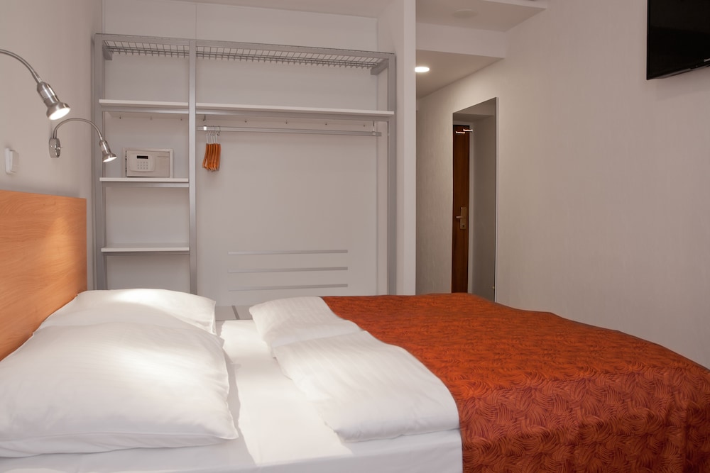Ambiance Hotel 11/50