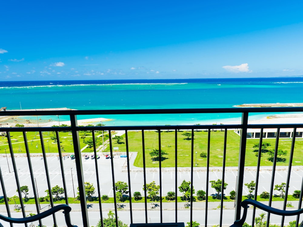 Southern Beach Hotel and Resort Okinawa 71/74