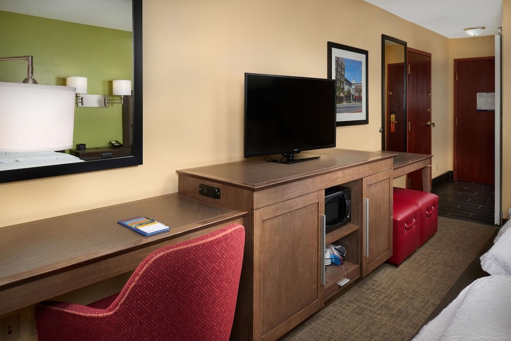 Hampton Inn Shelbyville 41/45