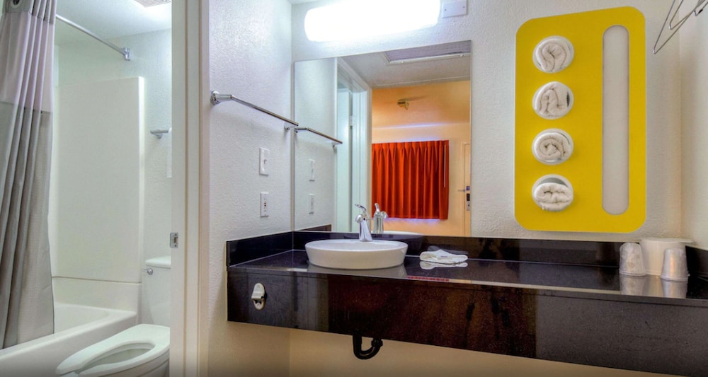 Motel6 Pomona, CA - Los Angeles 33/36