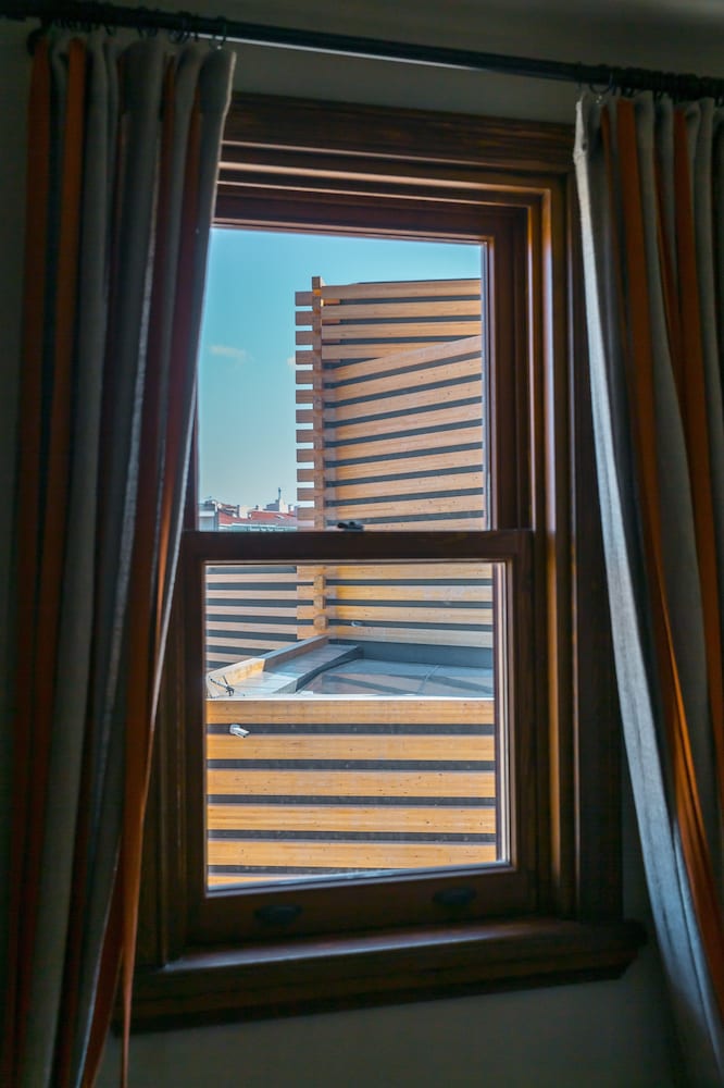 Omm Inn Hotel 24/47