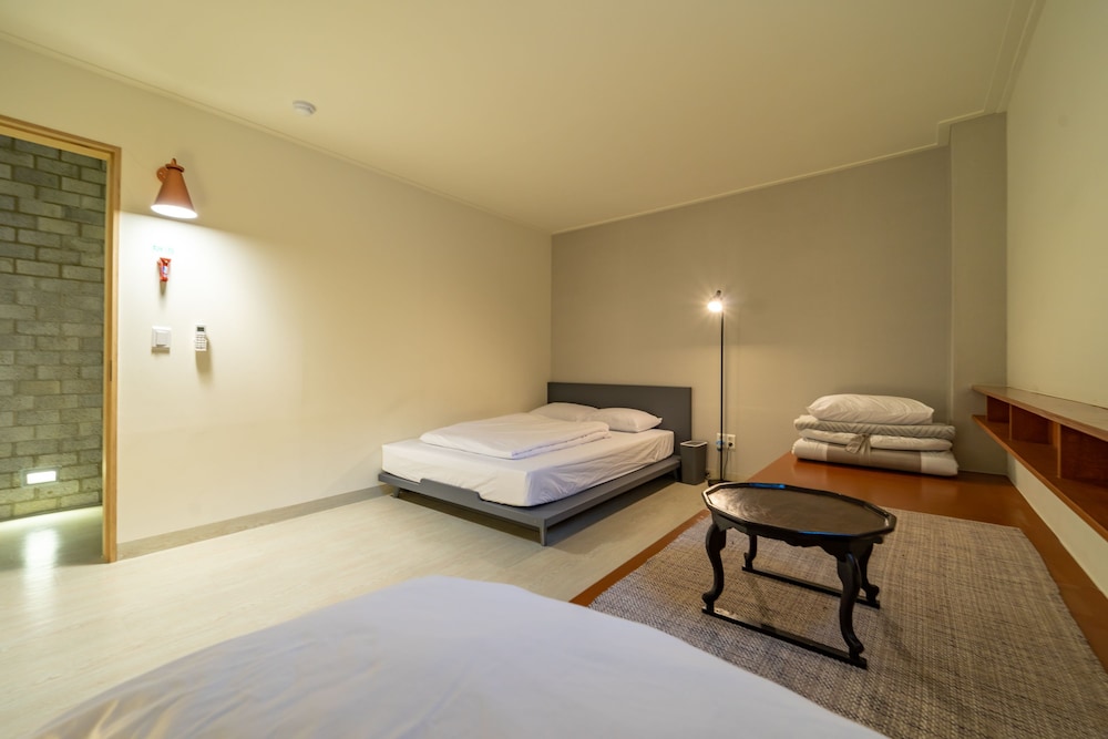 Mireuk Mireuk Beer Hostel 11/42