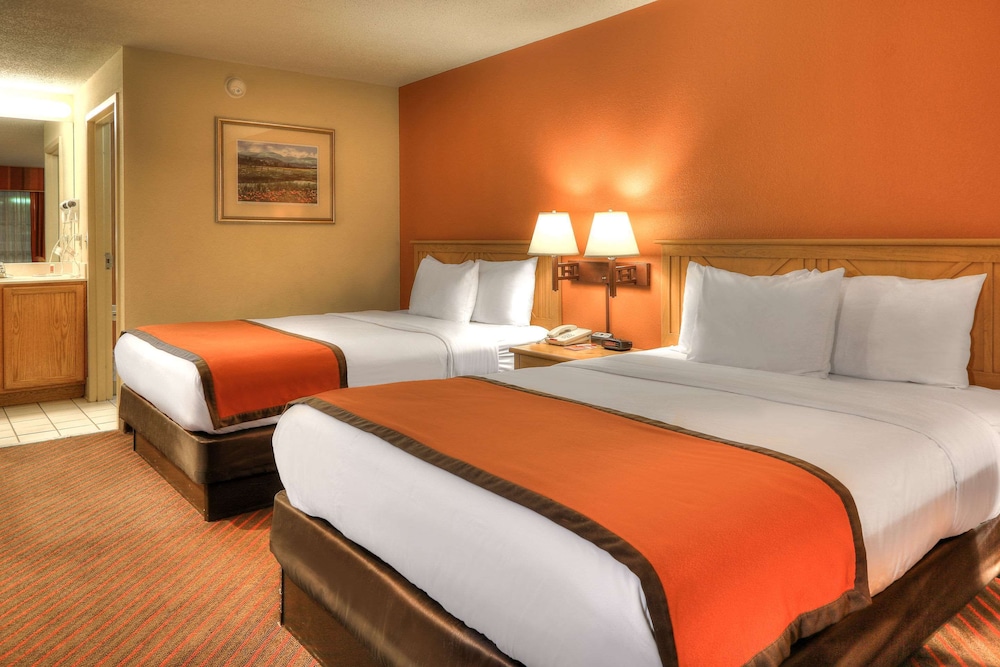 غرفة قياسية بسريرين كوين، Econo Lodge Pigeon Forge Riverside 4/10