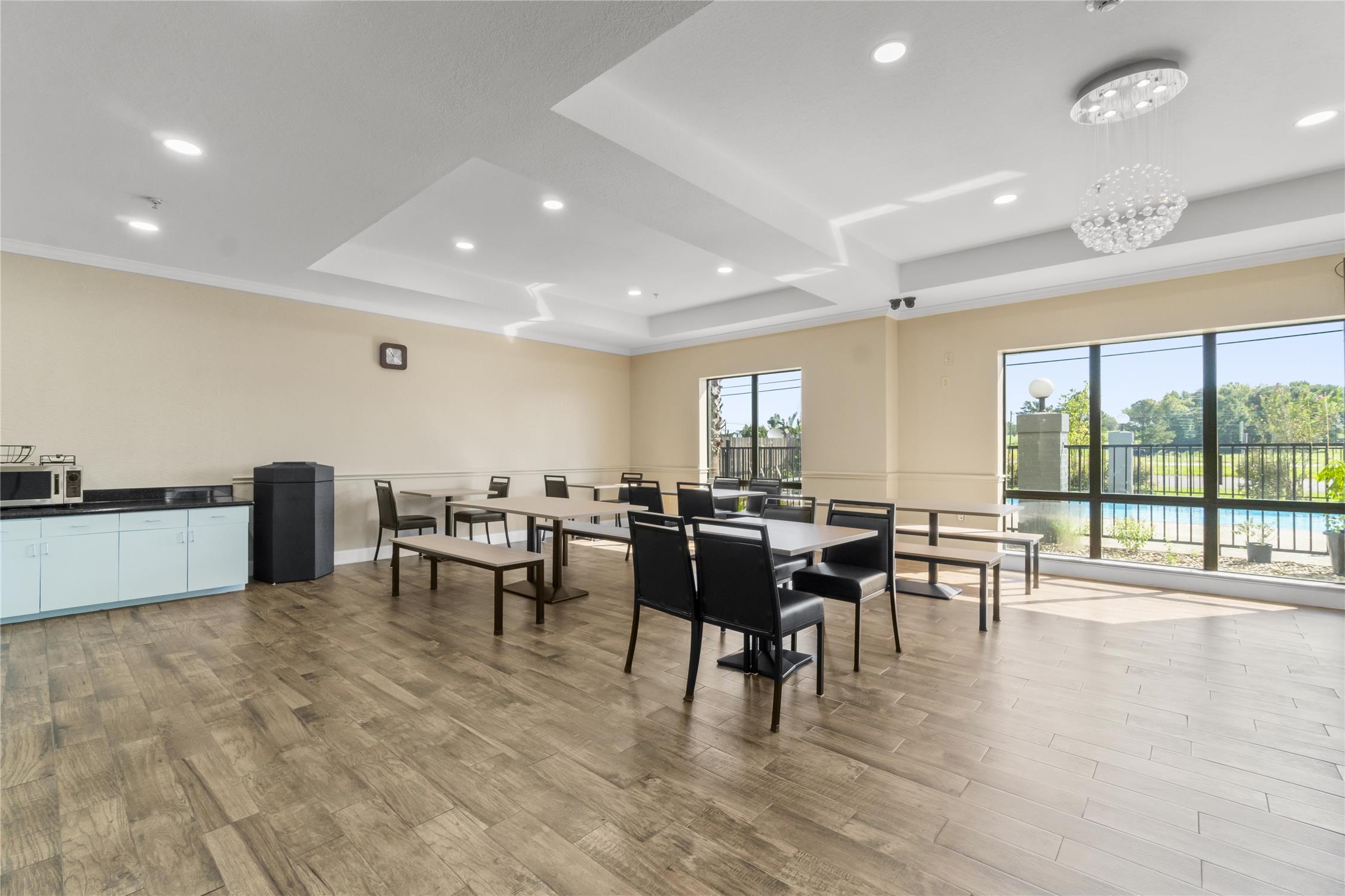 Americas Best Value Inn & Suites Livingston 22/38