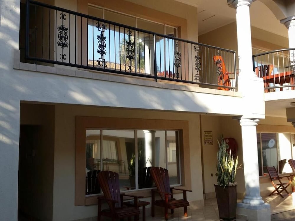 Country Blue Luxury Guest House 4/44
