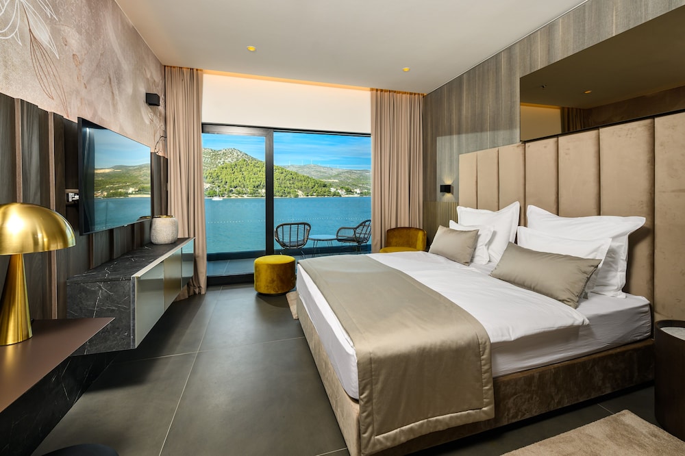 SUPERIOR, SEA VIEW, BALCONY