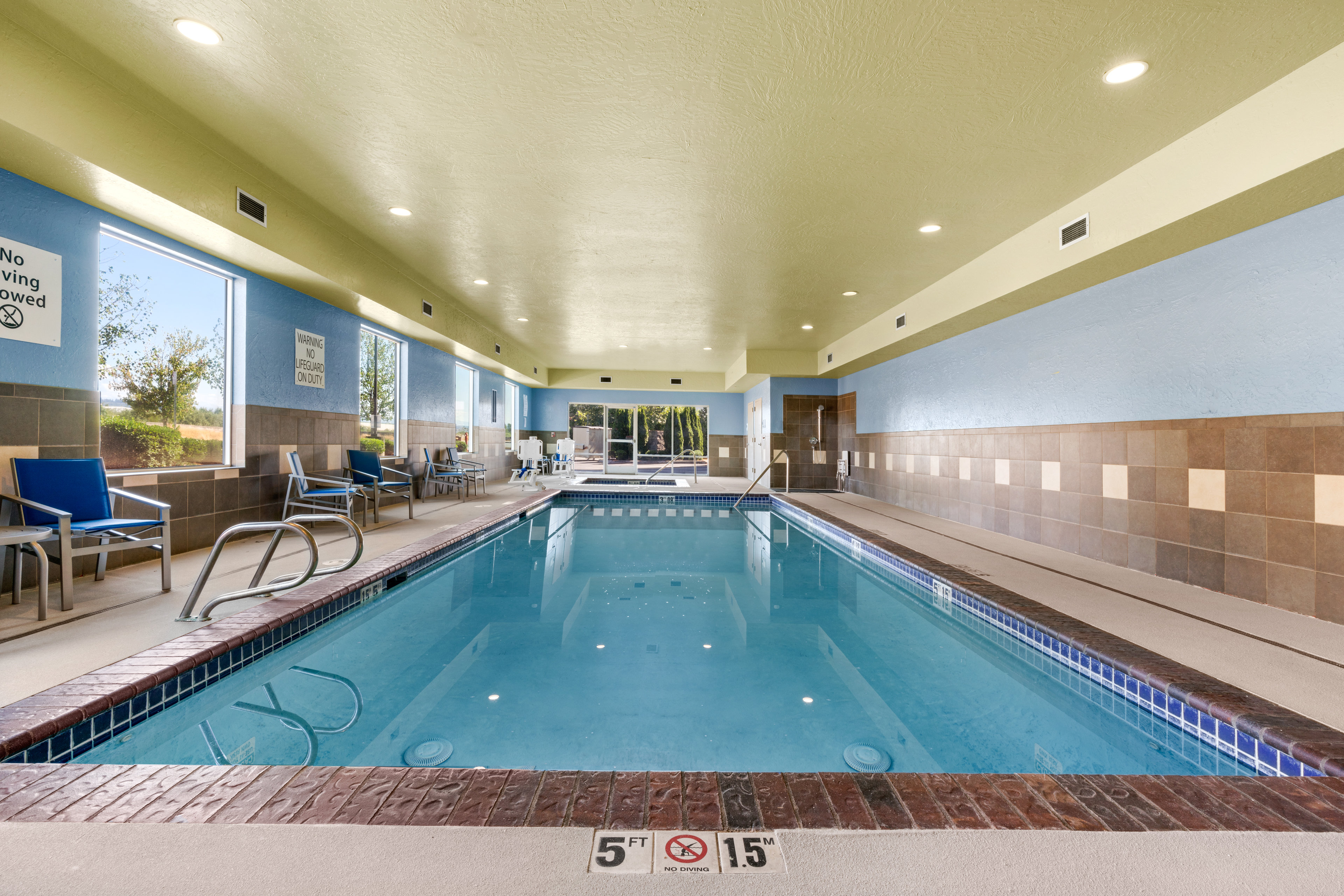 Holiday Inn Express Hotel Suites Sumner 9/28