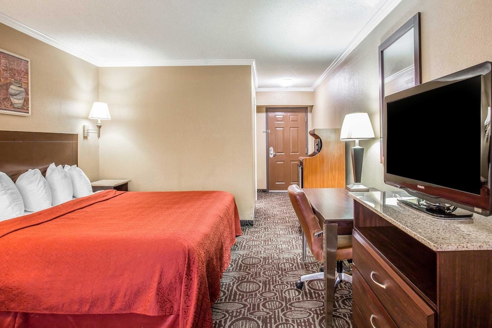 Quality Inn and Suites Ft Jackson Maingate 16/35