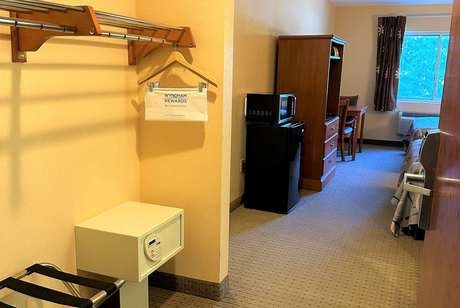 Super 8 By Wyndham Topeka At Forbes Landing 21/21