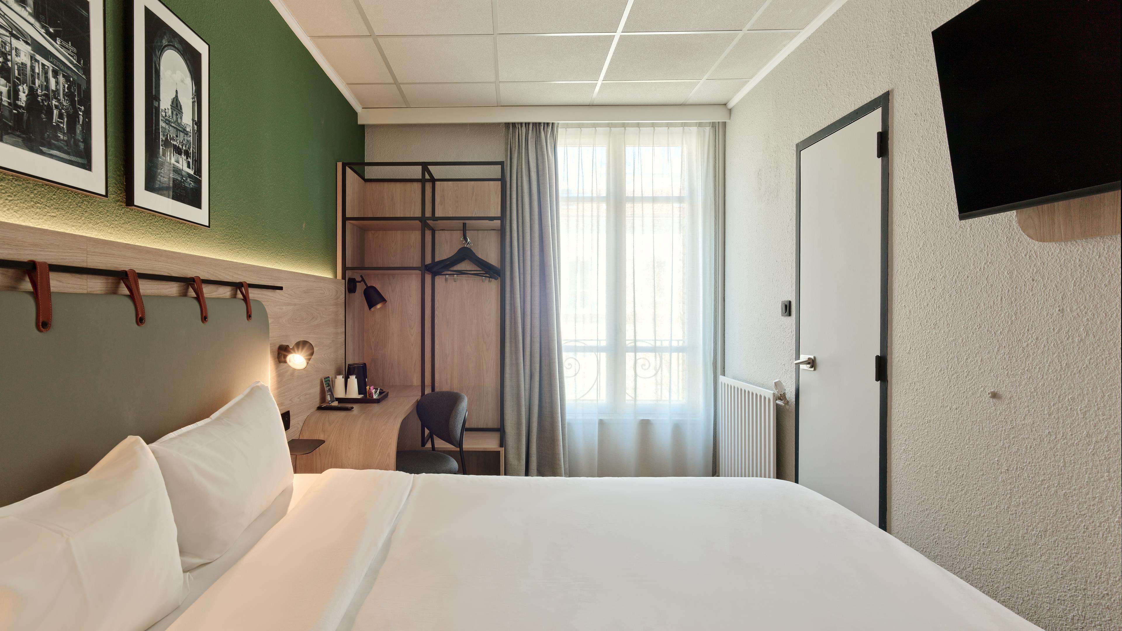Room, Queen Bed