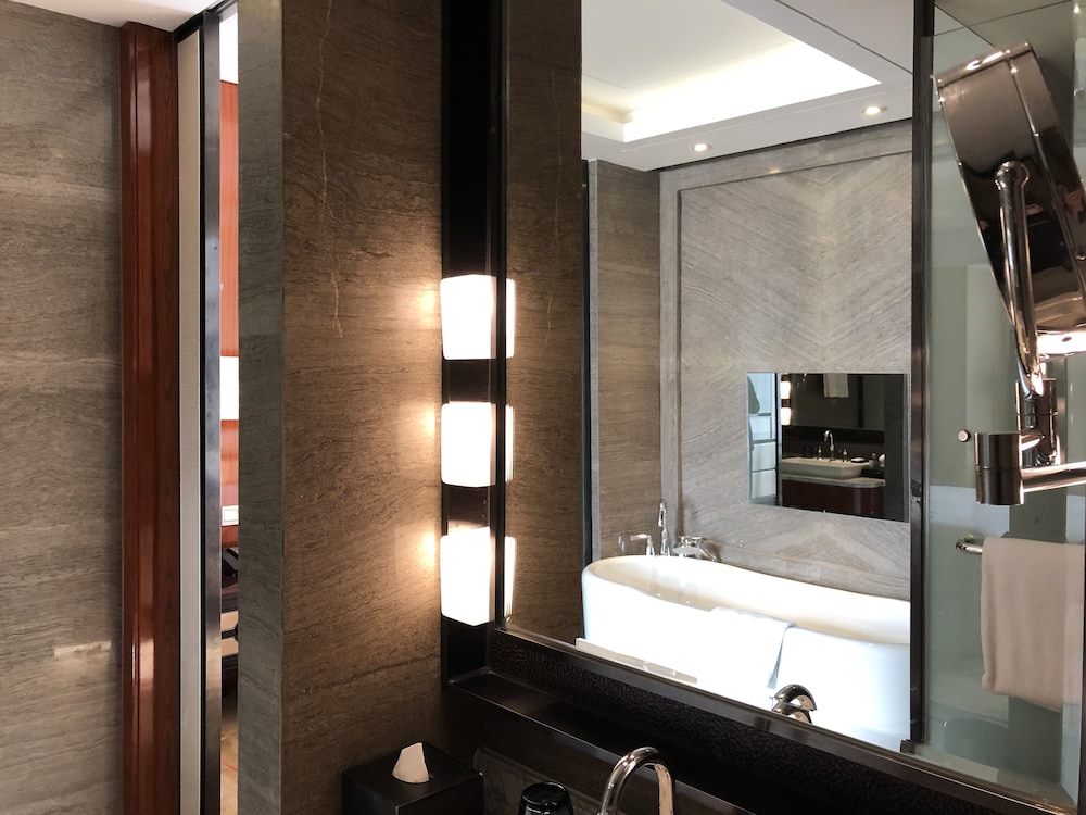 Club, Suite, King Bed