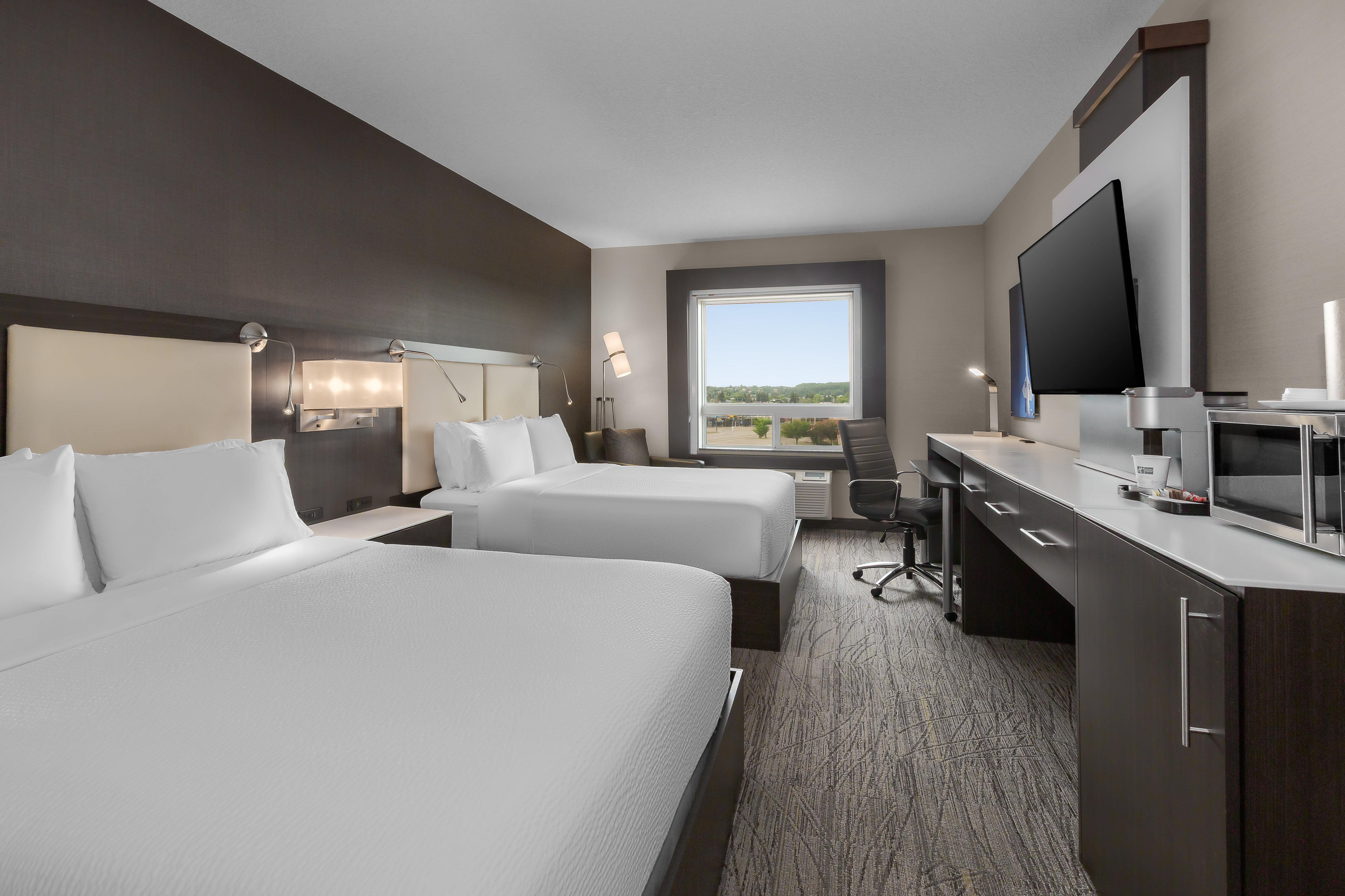 Holiday Inn Express Suites Cold Lake 29/73