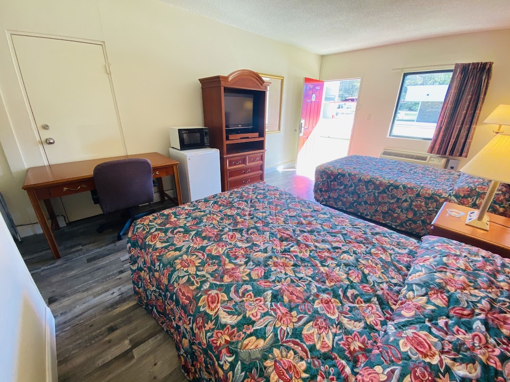 Travelers Place Inn & Suites 20/73