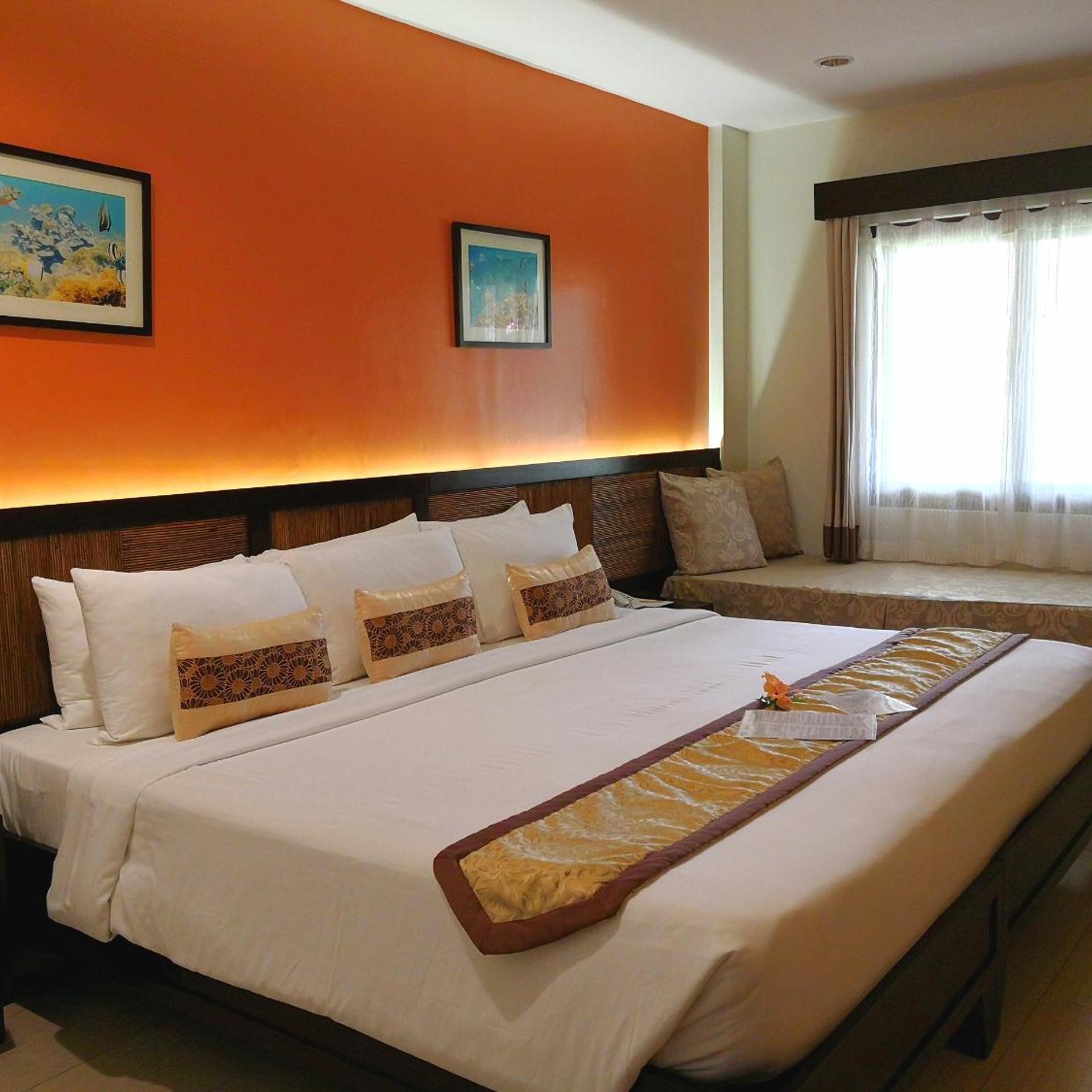 Deluxe, Double or Twin Bed
