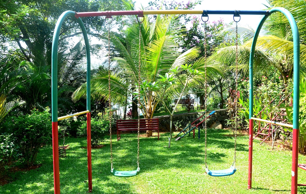 Vasco Dagama Beach Resort 18/30