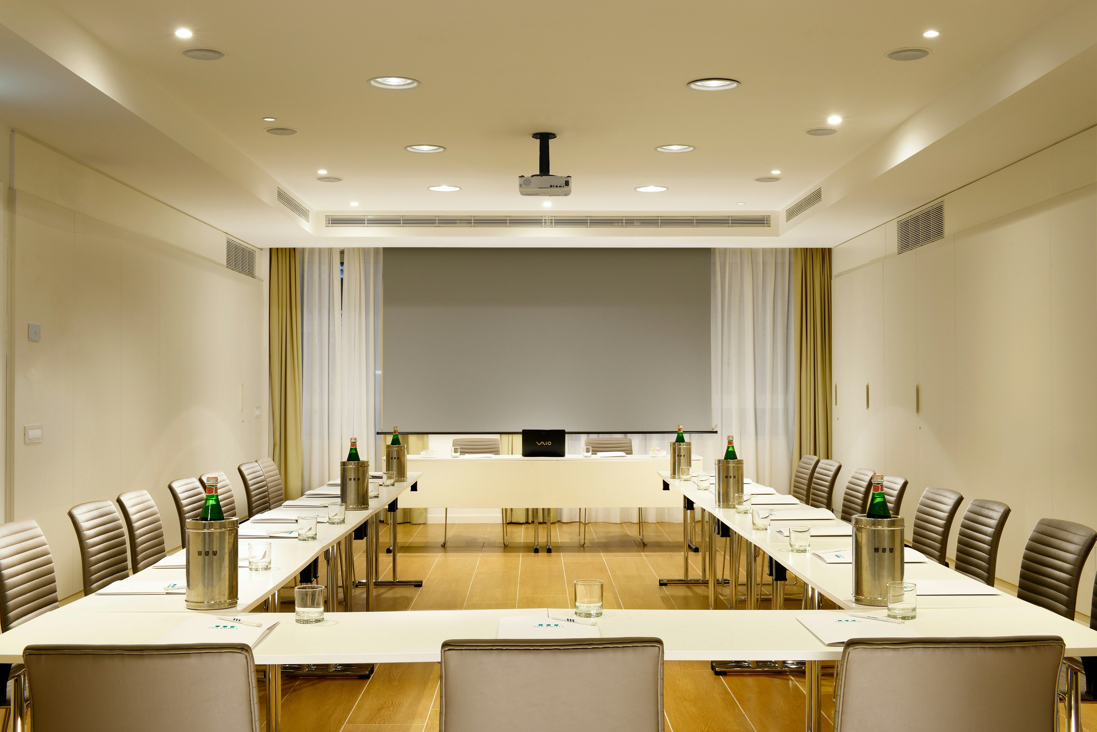 Unahotels Century Milan 44/50