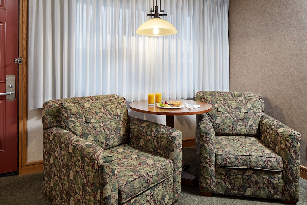 Cavalier Oceanfront Resort 34/67