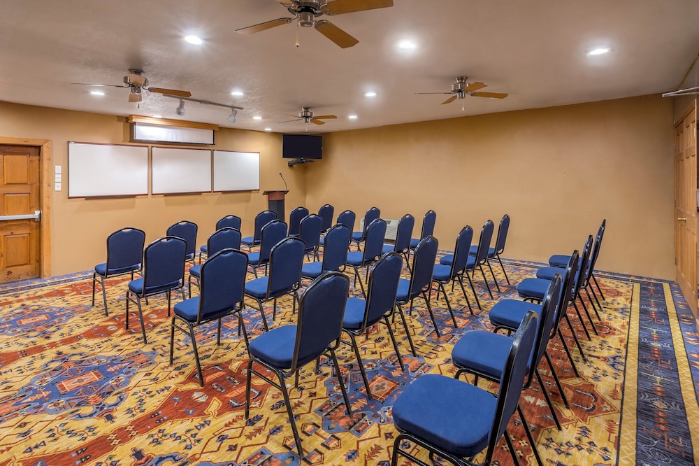 Holiday Inn Canyon de Chelly (Chinle), an IHG Hotel 23/37