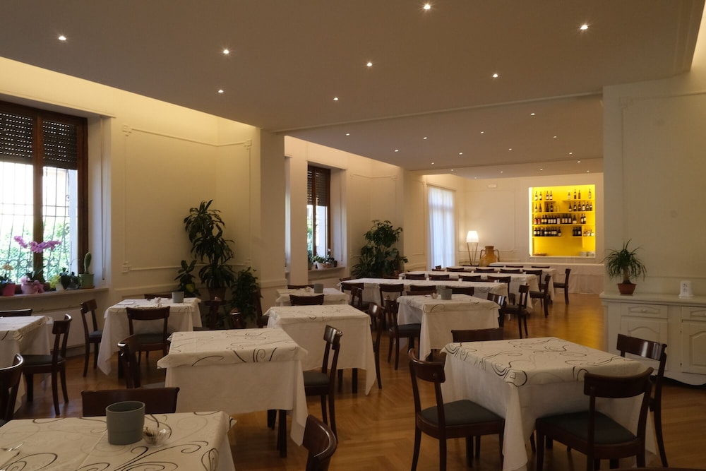 Hotel Moderno Assisi 37/50