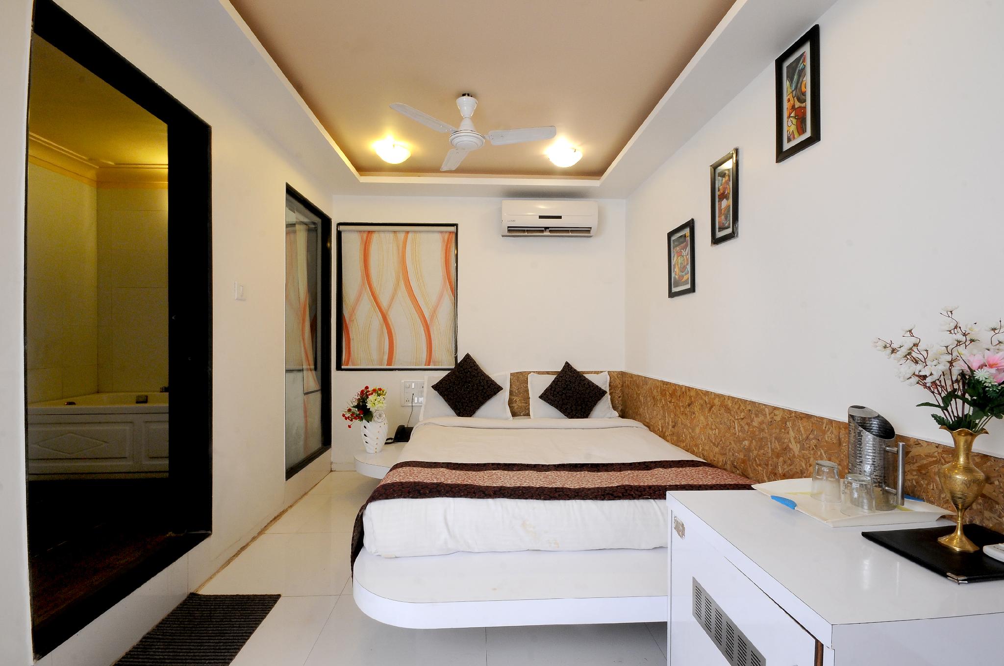 Super, Deluxe, 1 Double and 1 Single Bed