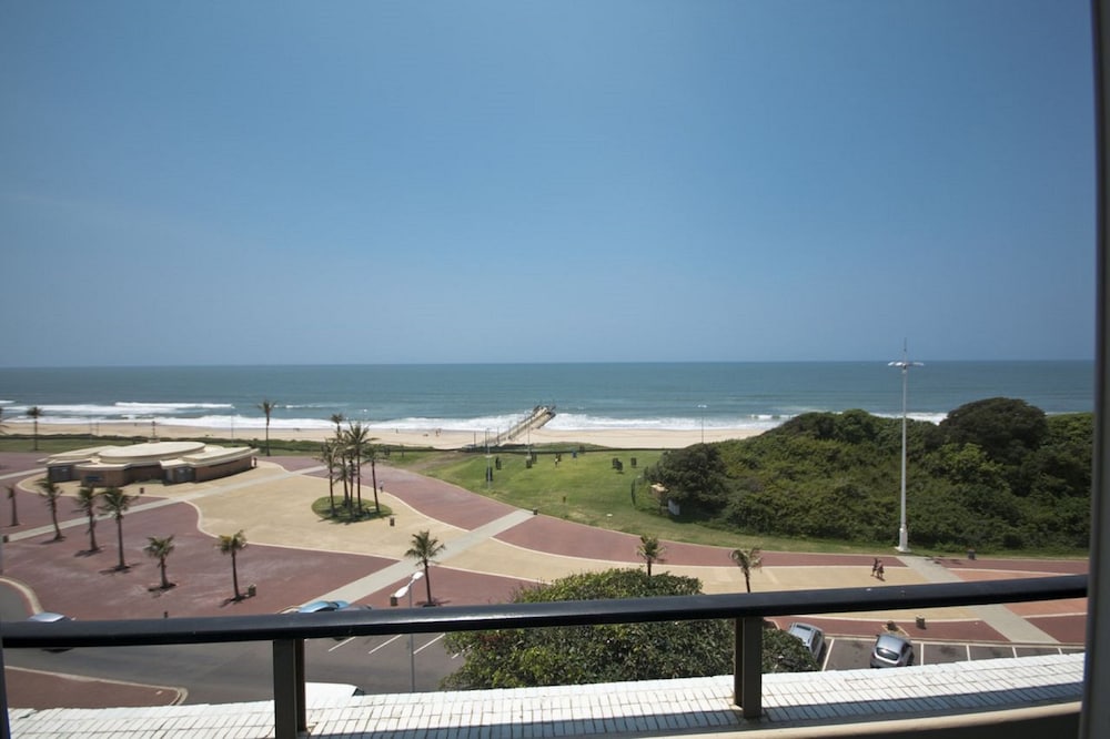 Blue Waters Hotel 42/50