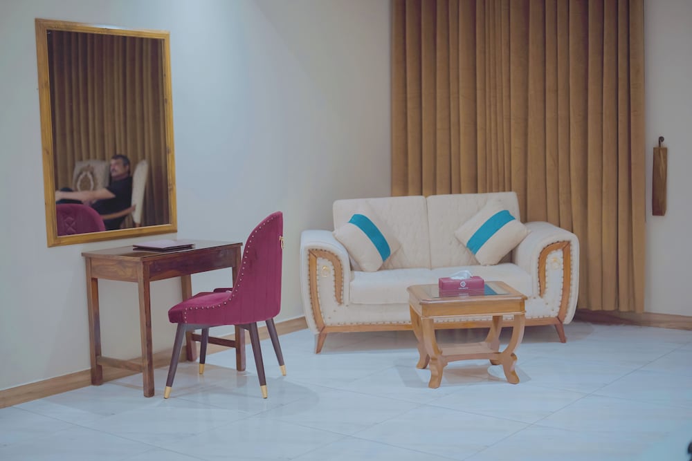 Hotel Pearl Inn 48/64