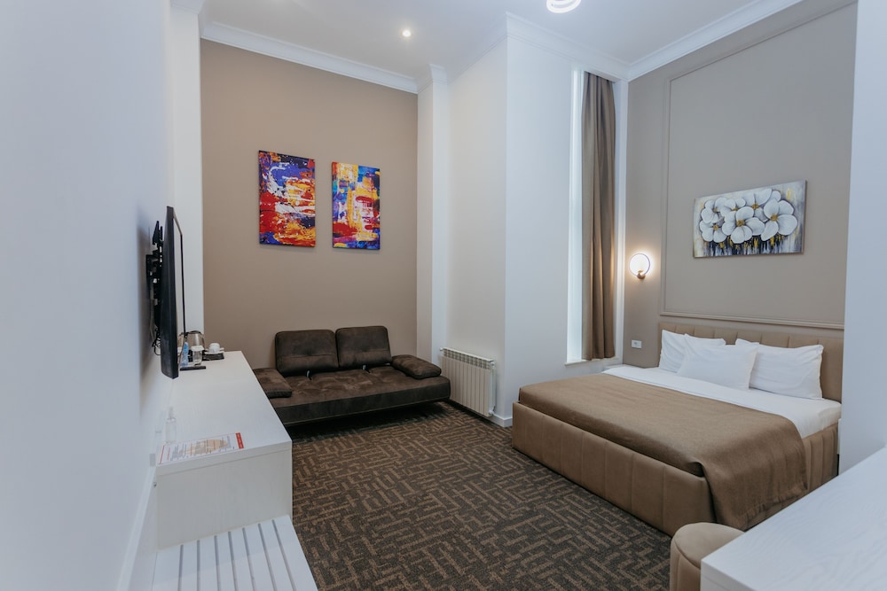 DELUXE, DOUBLE BED