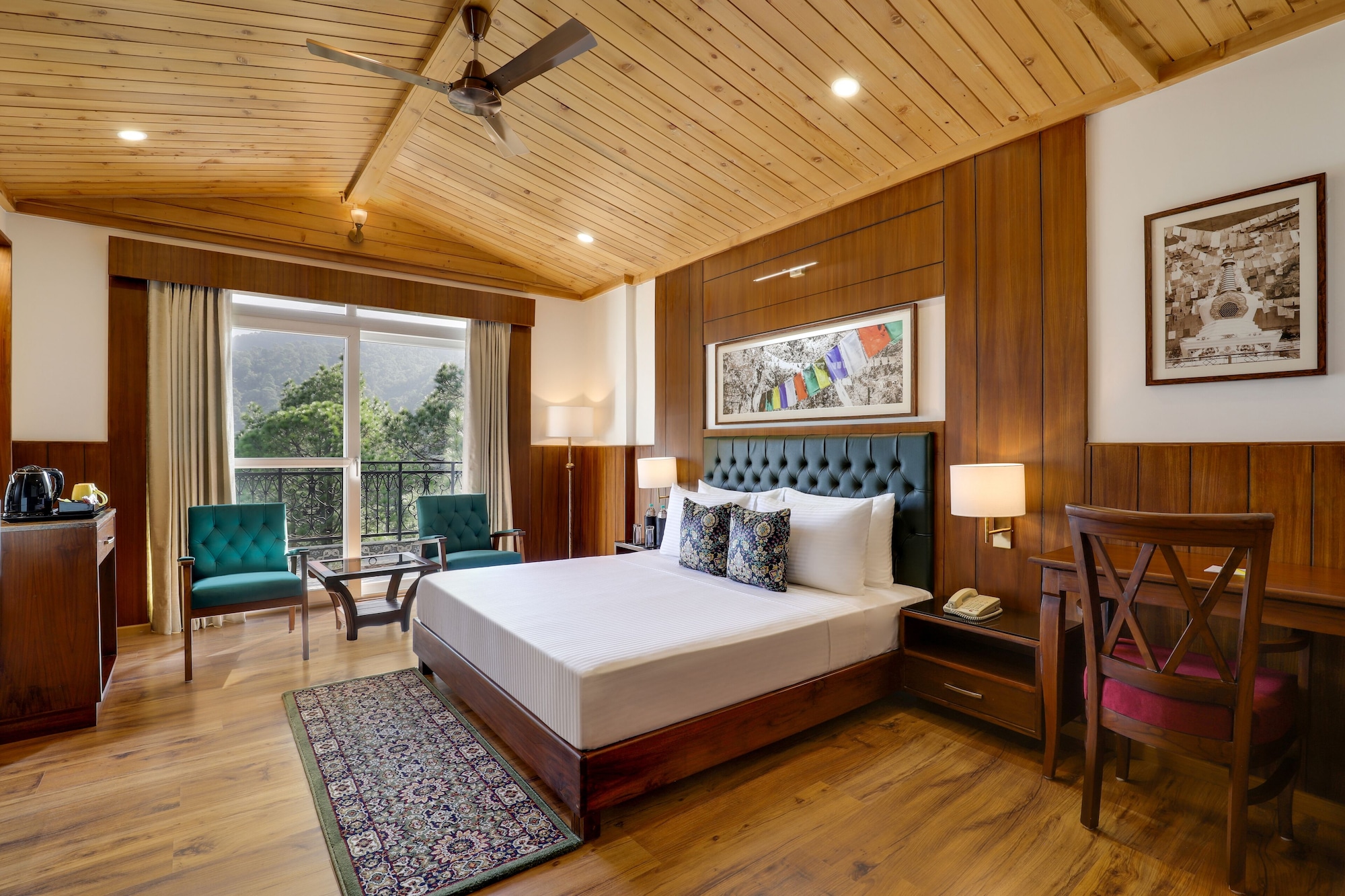 EXECUTIVE, KING BED