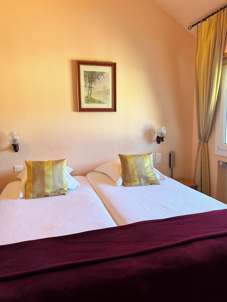 LOGIS HOTEL DES ROCHES 11/60